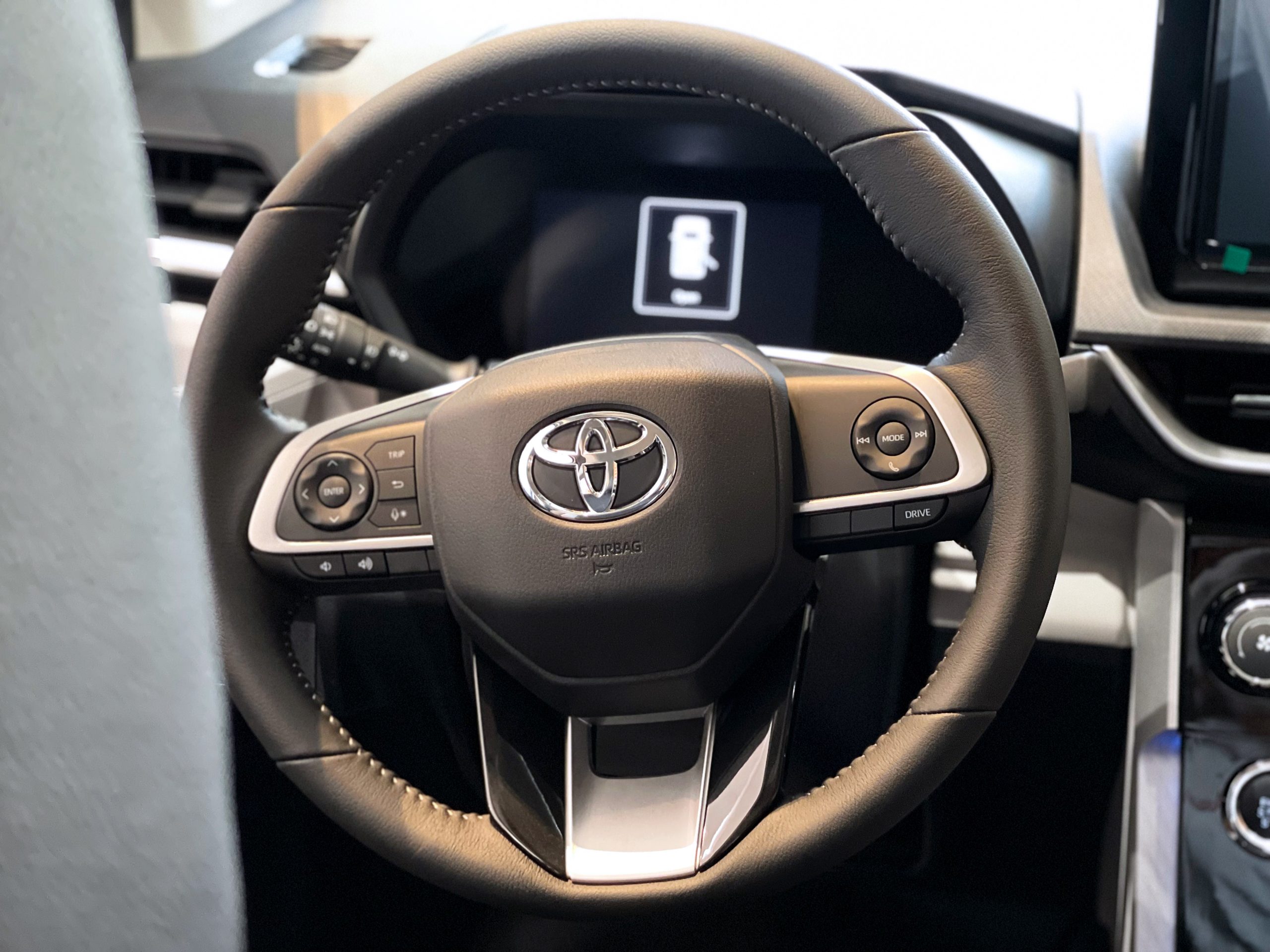 Nên mua Toyota cũ hay mới