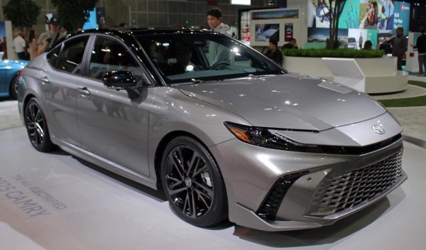 Toyota Camry 2025 sắp ra mắt tại Đông Nam Á
