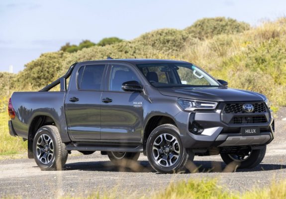 Có nên mua Toyota Hilux cho gia đình