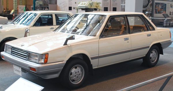 Hình ảnh chiếc xe Toyota Camry đầu tiên - Nguồn Danhgiaxe