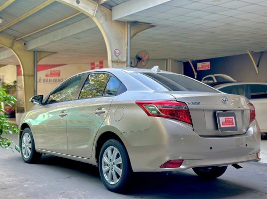 Mua xe Toyota cũ 5 chỗ ở đâu uy tín