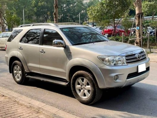 Xe Toyota 7 chỗ cũ nào bền nhất