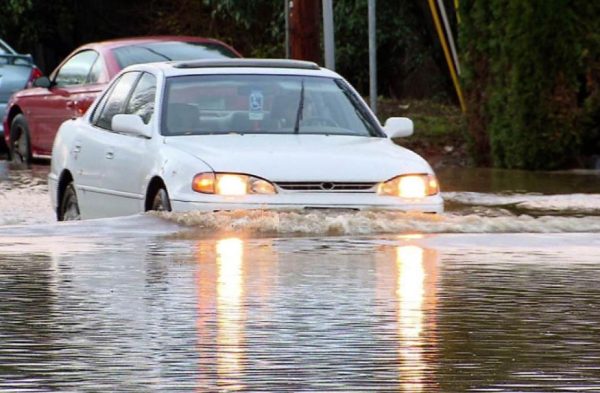 Thủy kích xe ô tô là gì